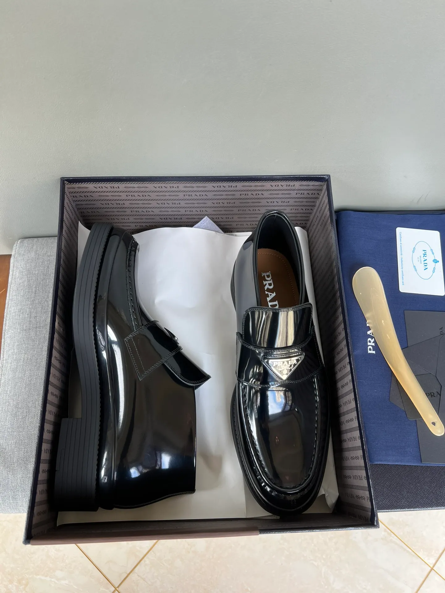 Batch of 1000💰Exclusive hot-selling new Prada Chelsea thick-soled men's shoes, naked boots, imported calf leather on the surface, cow leather on the lining, the outsole is made of private model TPU material, the frosted effect is consistent with the original version, 39-44 in stock (38, 45 custom-made, non-refundable)